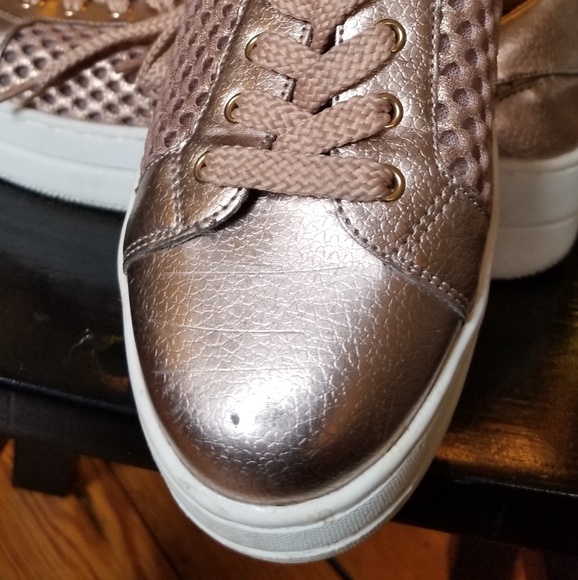 "Steve" Steve Madden rose gold sneakers - Picture 3 of 5